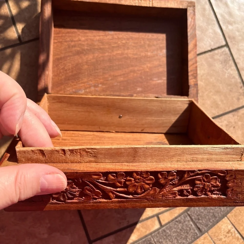 Vintage hand carving trinket jewelry box